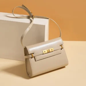 Retro High-End Feeling Manhattan Handbag Underarm Mailman Bag for Stylish Urban Living